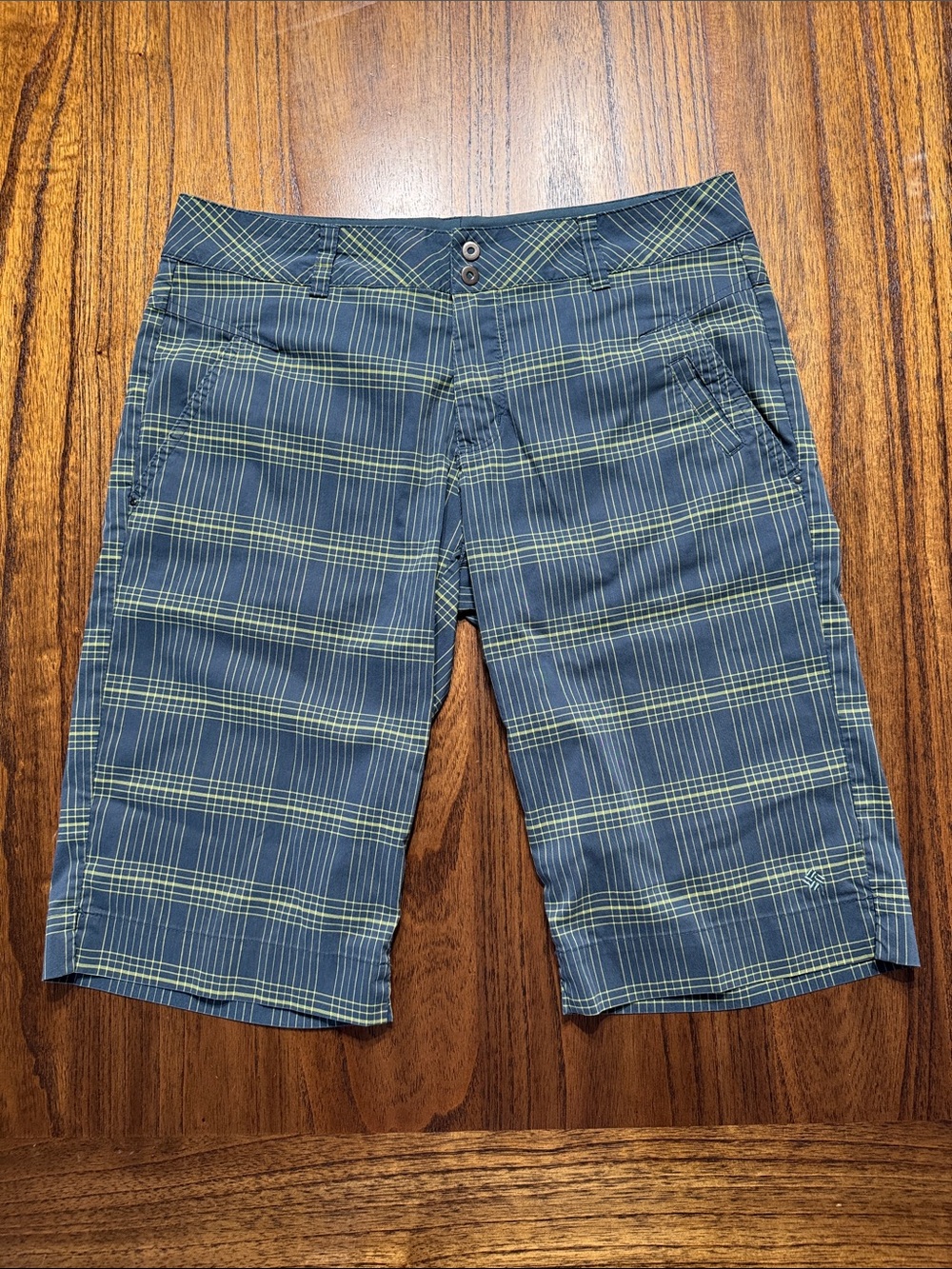 Women’s Columbia Golf Shorts Size 8 - Picture 1 of 3